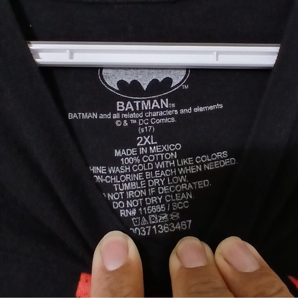 Batman Graphic Men T-Shirt Size 2XL Comics Black Short Sleeve Crewneck - Picture 2 of 8